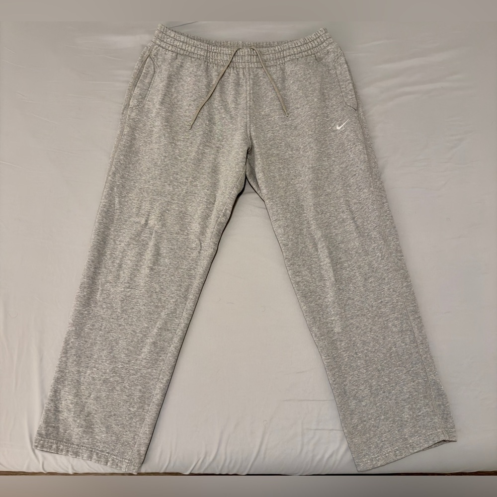 Nike • Gray Fleece Embroidered Sweatpants • Men’s Size XL